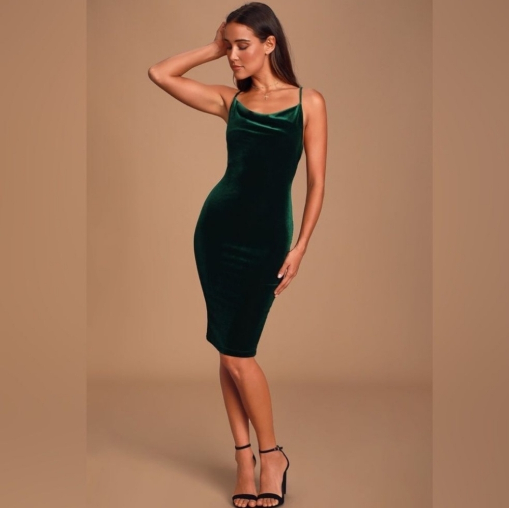 Lulu's Green Velvet Midi Dress